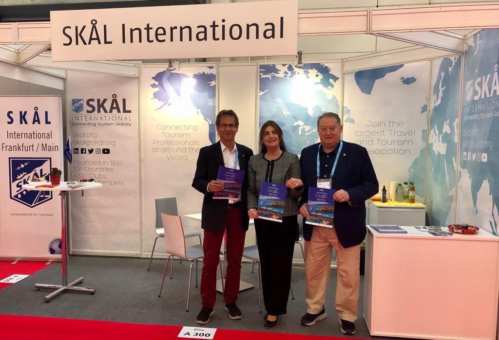 From left to right: Woldemar Muehlenkamp, Vice President of Skål International Frankfurt am Main; Daniela Otero, CEO of Skål International, and Nik Racic, Skål International Past President.